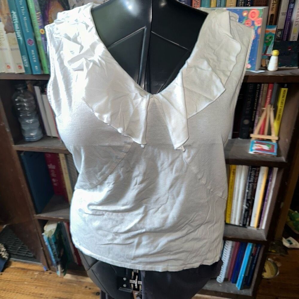 Sundance white ruffled v-neck sleeveless L whimsical top